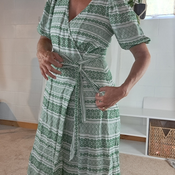 Ann Taylor midi wrap puff sleeve peasant dress green floral stripe embroidery 4P - Picture 7 of 17